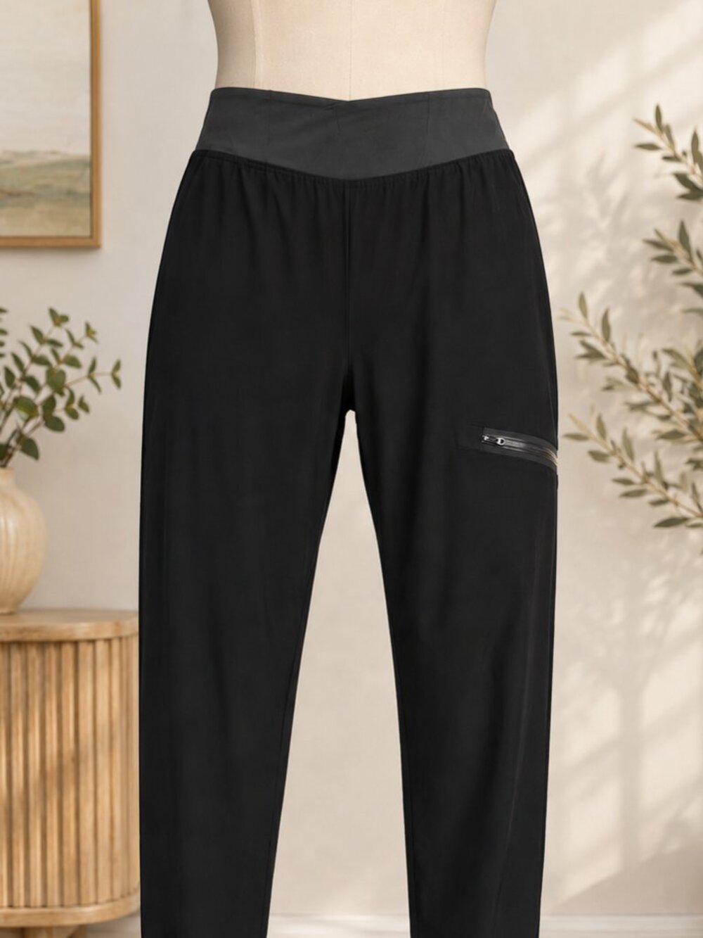 Lululemon Athletica Black Lightweight Running Pants with Zip Pocket | Large